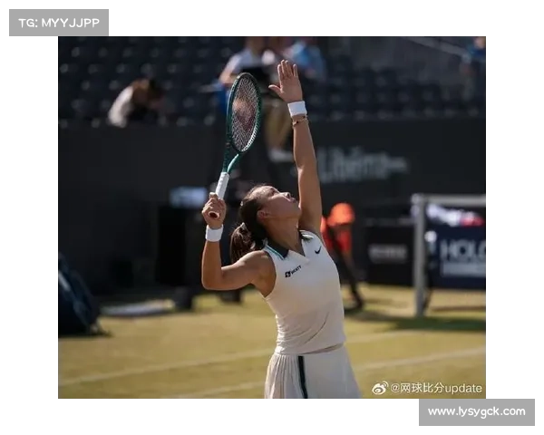 网球草地赛事激情速度与优雅完美融合球员展现顶尖技巧 网球草地赛事激情速度与优雅完美融合球员展现顶尖技巧